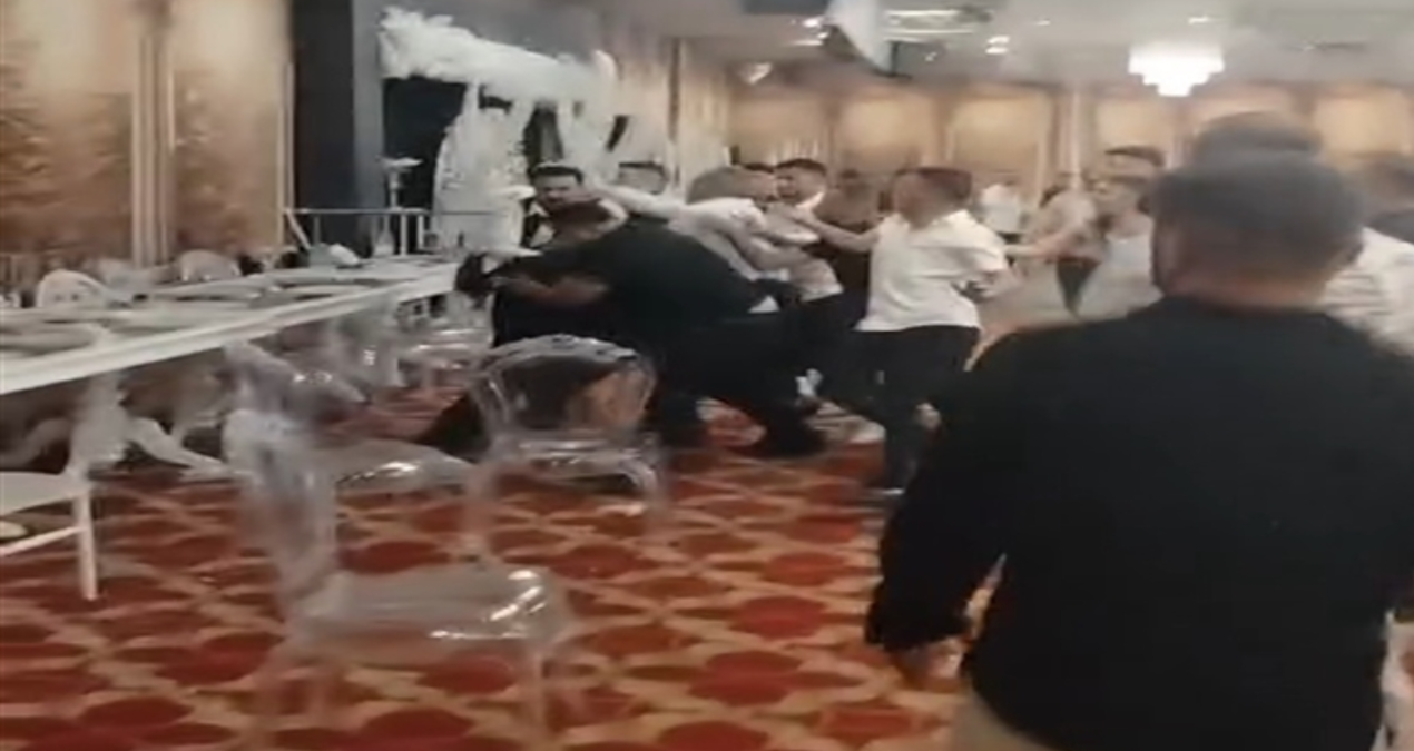 adanadaki dugunde ortalik birbirine girdi kavga anlari kamerada cabW3sgL