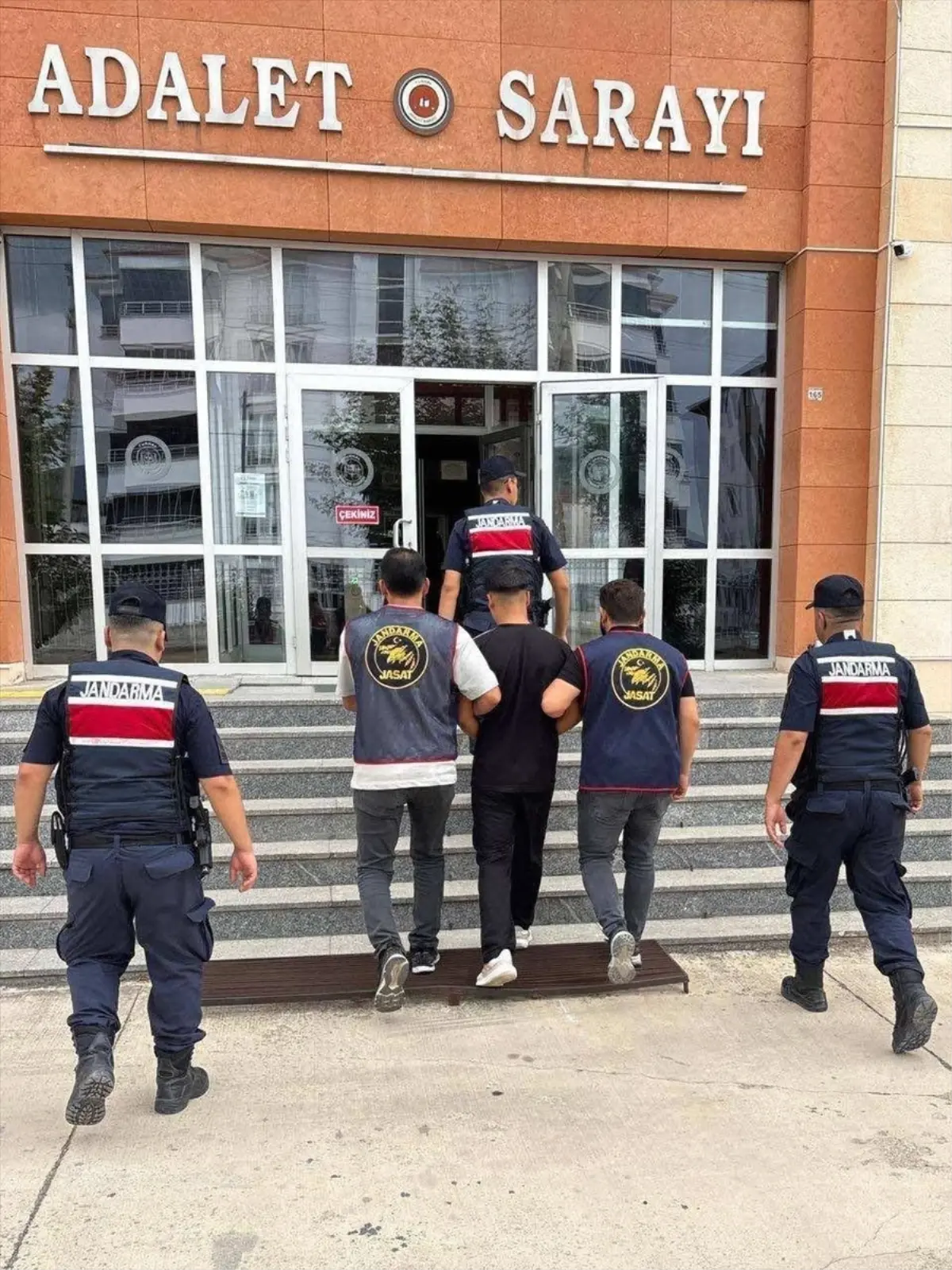 firari hukumlu yakalandi 8XBbFi2y