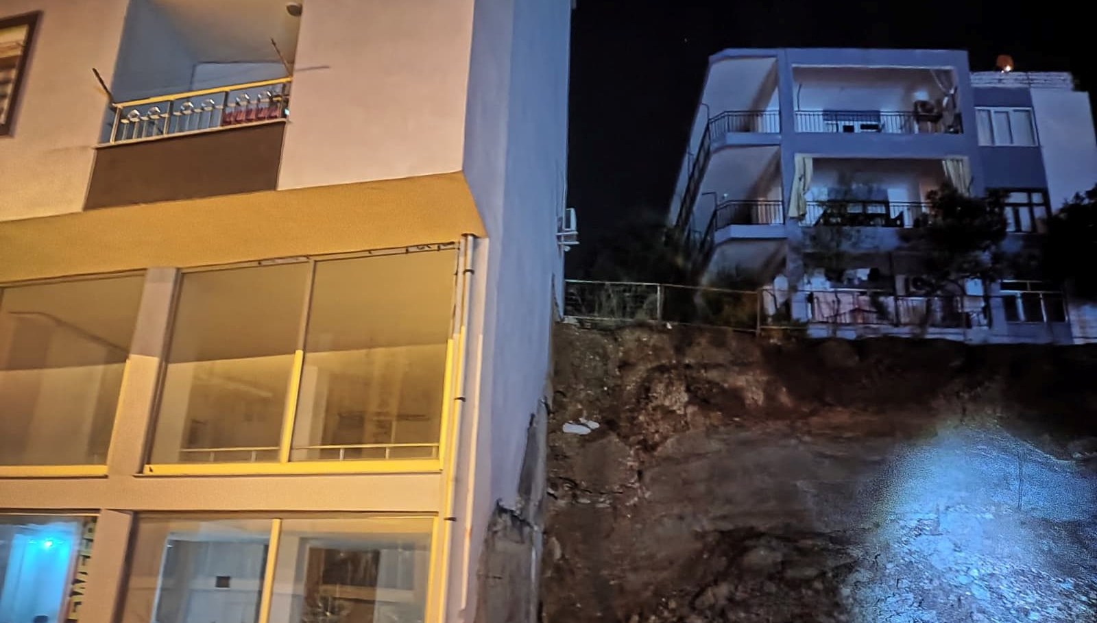 antalyada toprak kaymasi bir ev tahliye edildi sexZeC5g