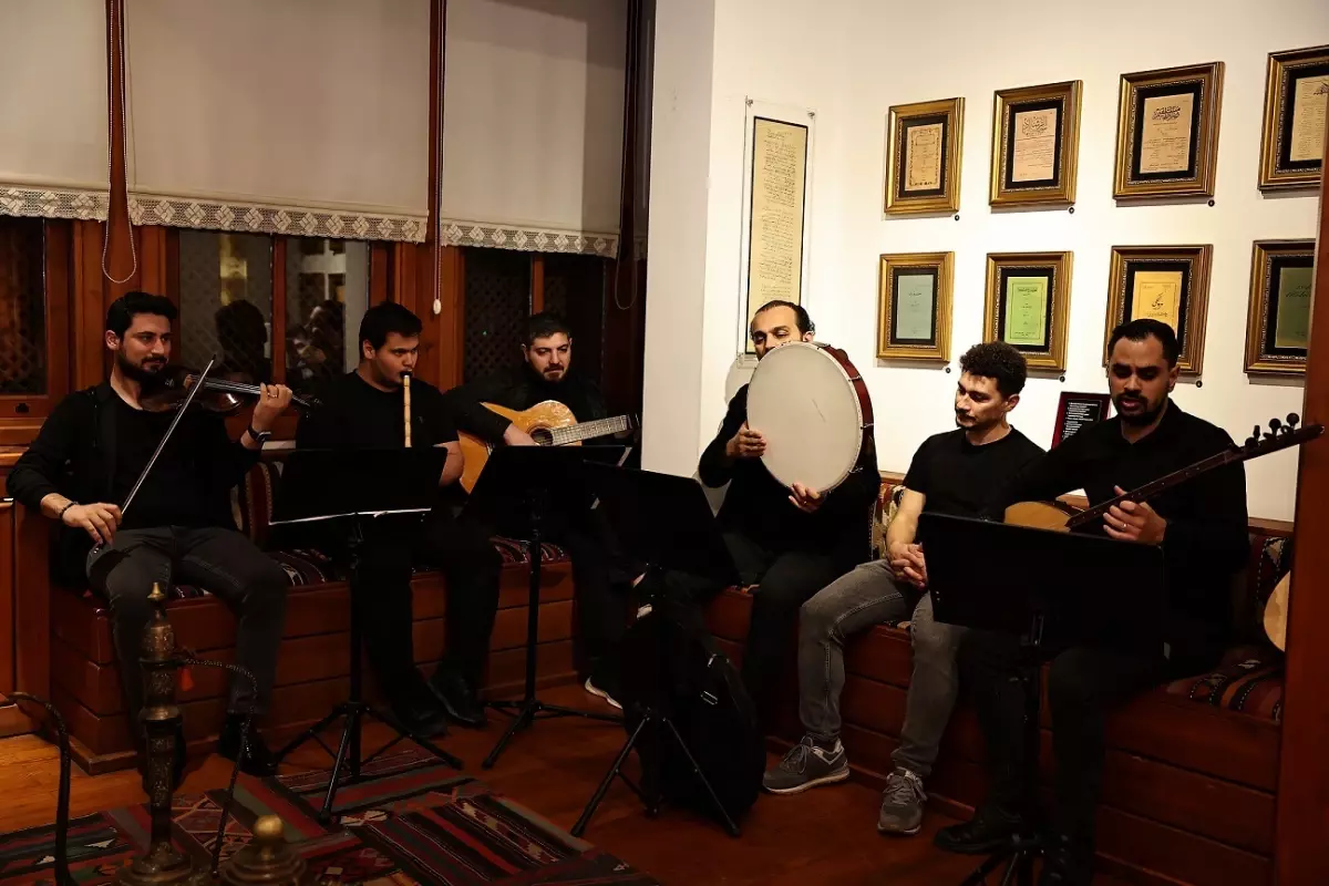 bagcilar belediyesinden muzik grubu beyefendiler wJSU1Uuy.jpg