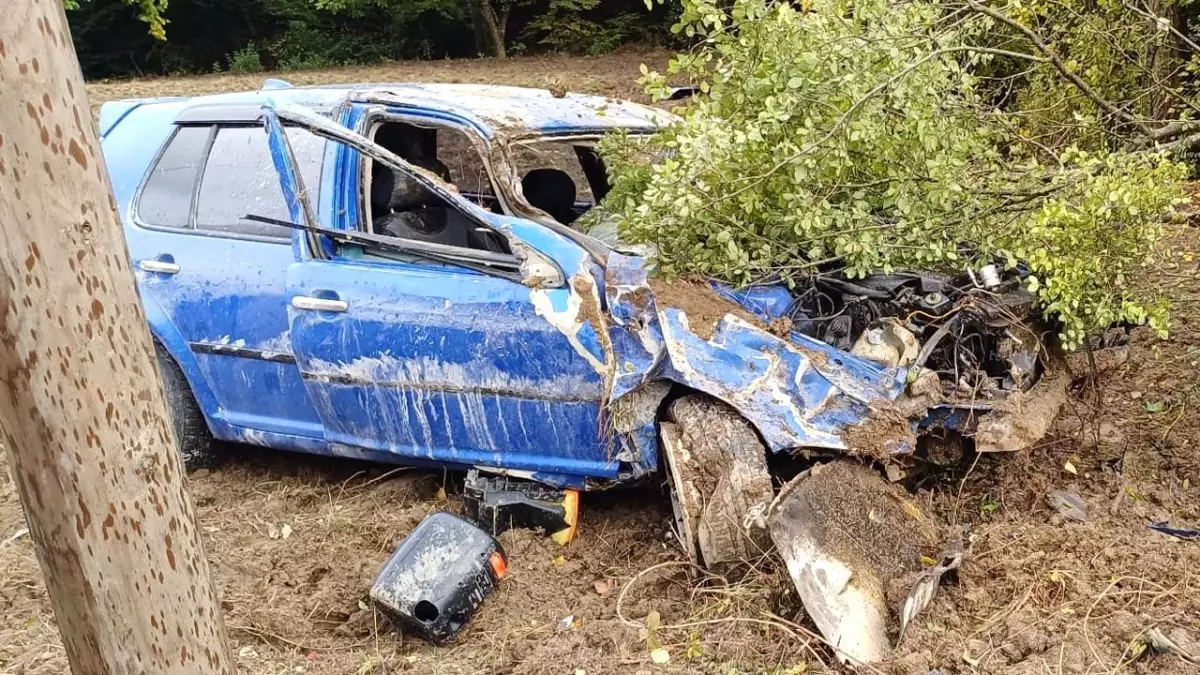 boluda yagmur sonrasi kontrolden cikan otomobil tarlaya uctu iLKXdcJT.jpg