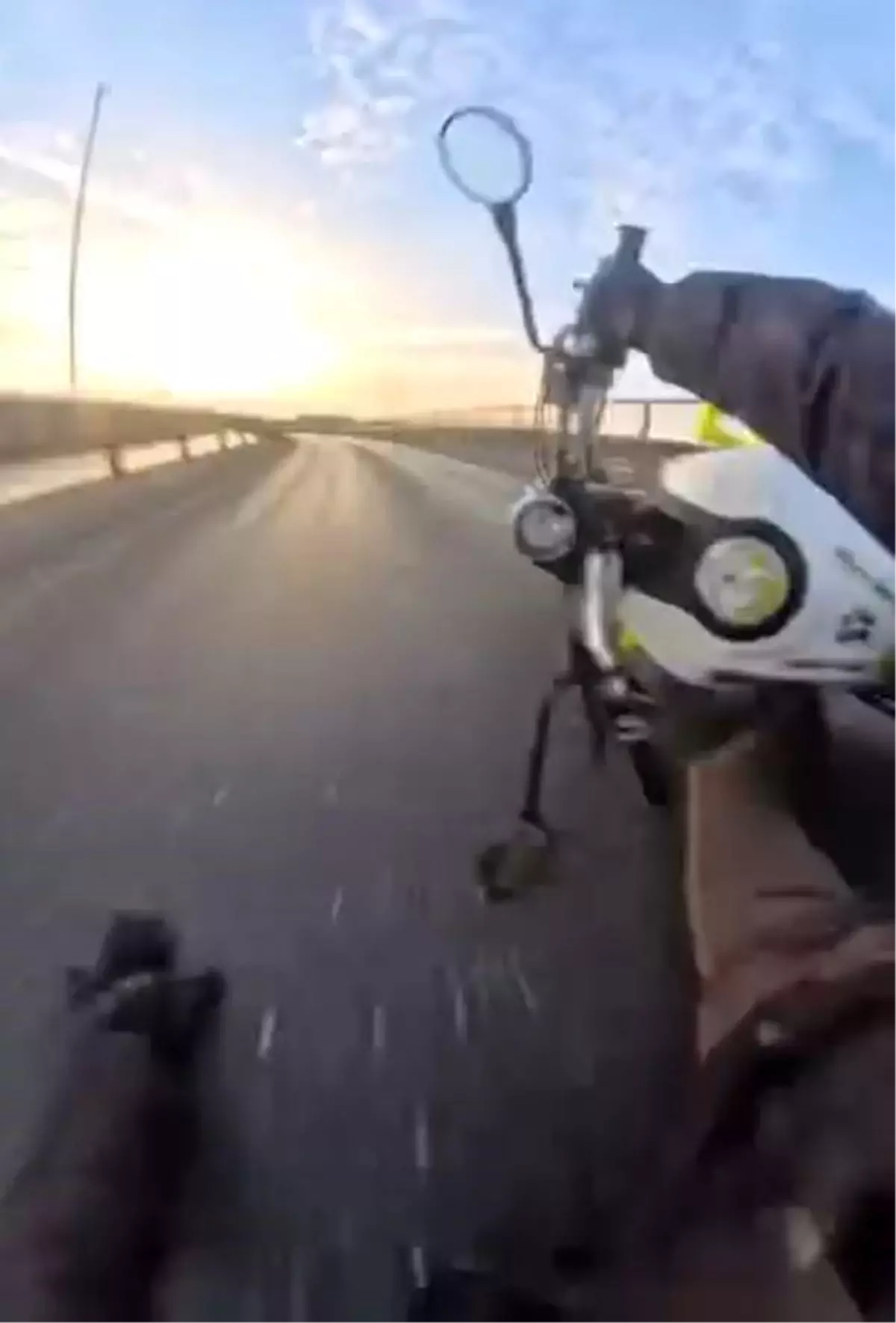 esenyurtta motosiklet kazasi kask kamerasina yansidi ee4nldU3.jpg