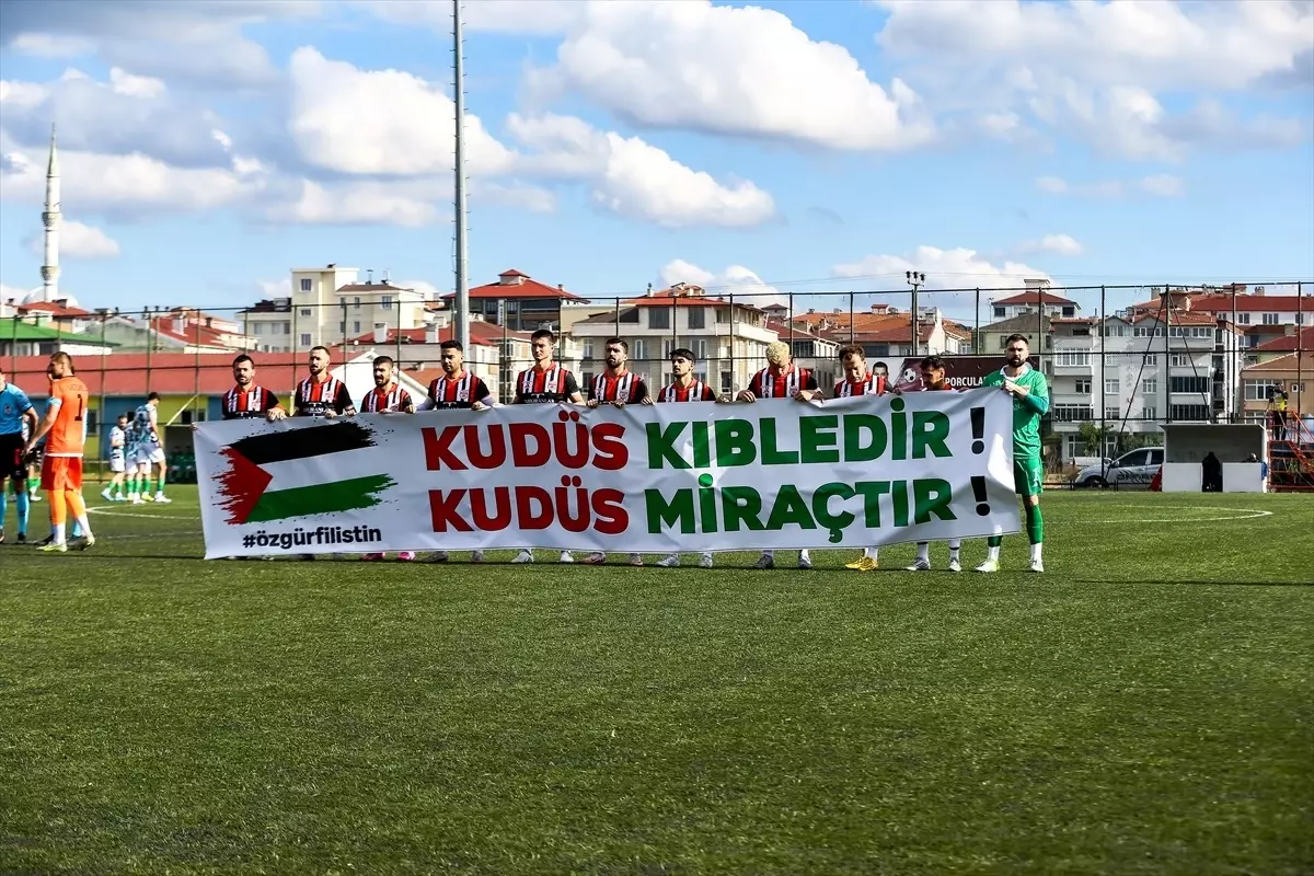 filistine destek icin pankartla ciktilar eDw78QBf