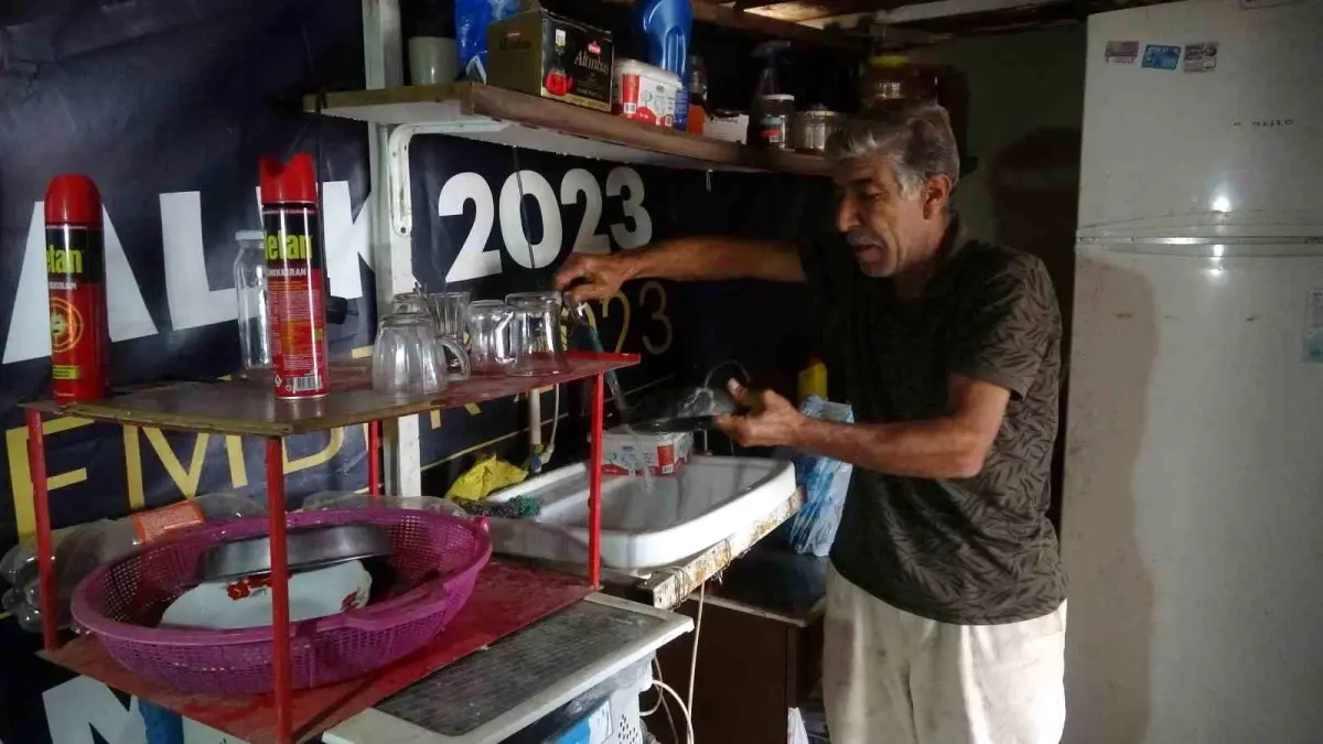 iyilik basini yakti antalyada 5 cocuk babasi kurtulus gumus borclar yuzunden esinden ayrildi qp8piLnr.jpg