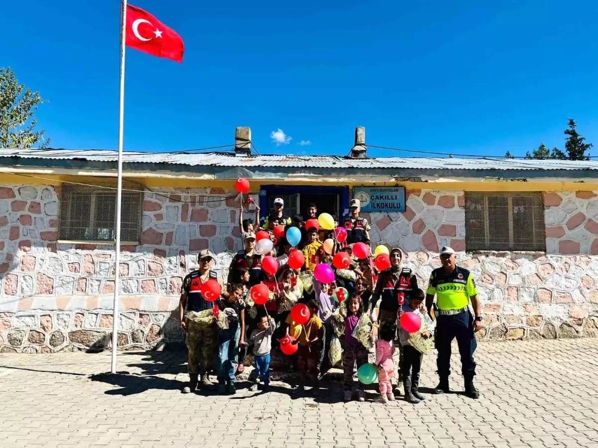 jandarma kiz cocuklari gununde ogrencilere egitim verdi BxgNJ6W6