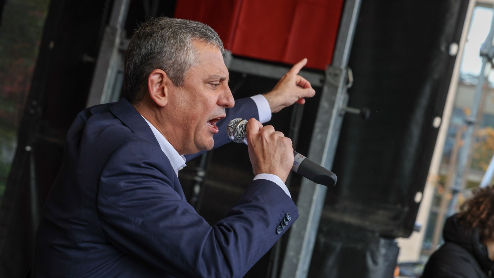 ozgur ozel 39 istanbul olagan il kongresinde konusuyor LnpfWzgW.jpg