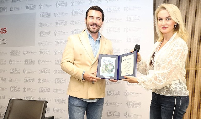 sair arslan sevilen eserleriyle kitap fuarinda 2dMX4YYL