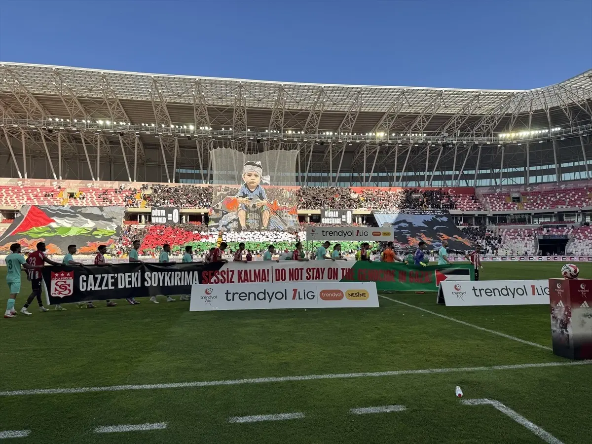 sivasspor taraftarindan filistine destek koreografisi n6he3LH1