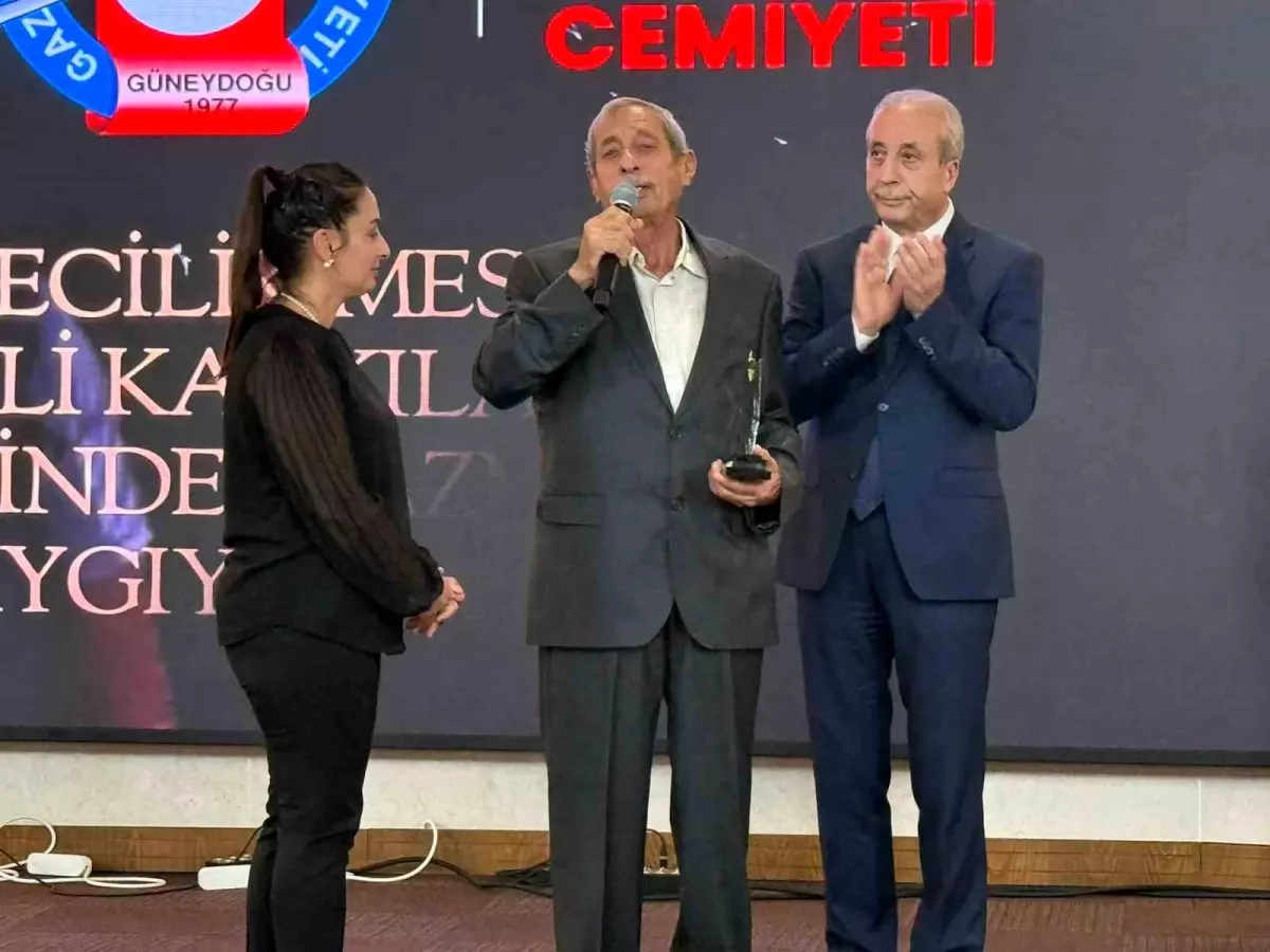 yilin basarili gazetecileri odulleri umit ozdal anisina verildi kLGVNOW2.jpg