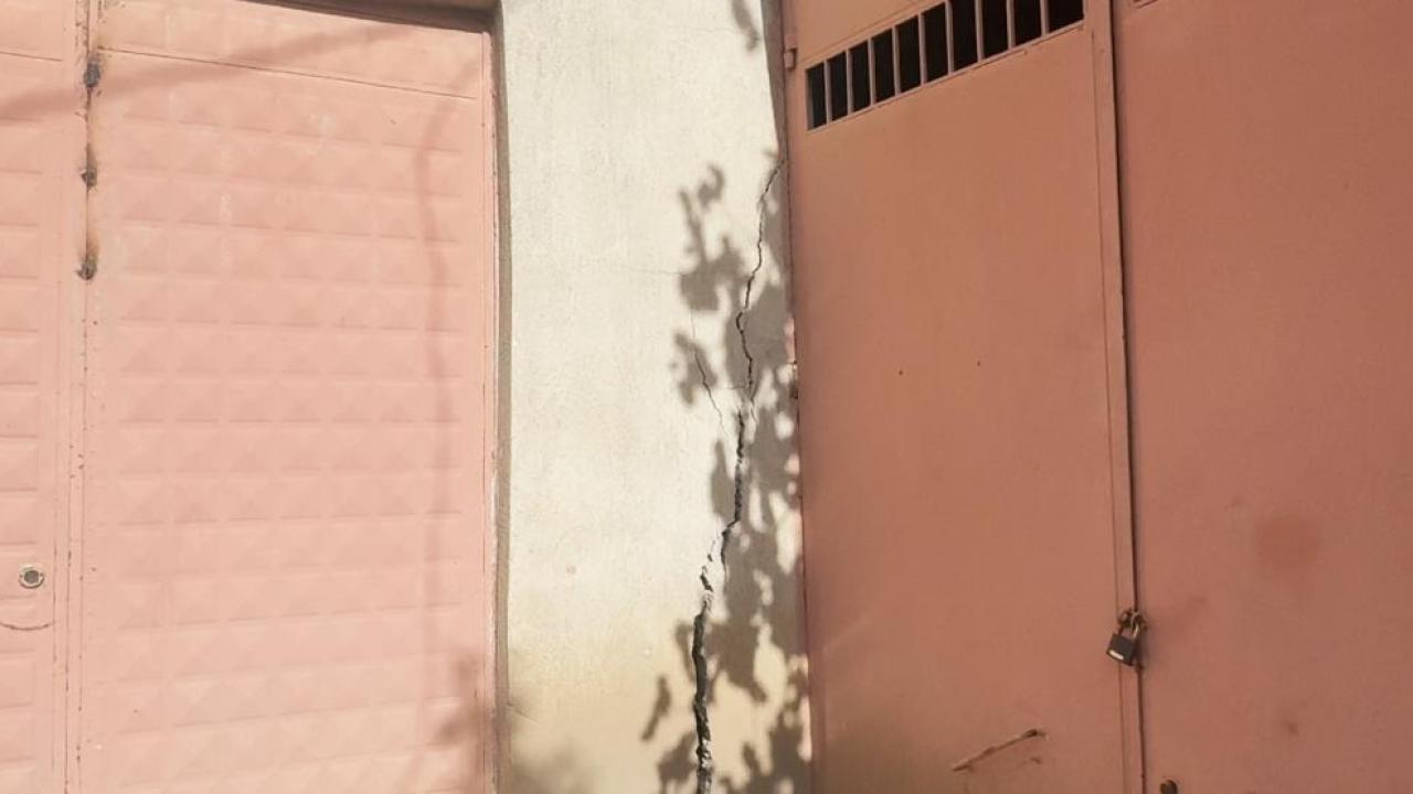 1 metrelik obruklar olustu evlerin duvarlari catladi zZWbLrY9.jpg