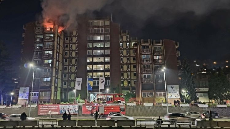 bosna hersekte huzurevinde yangin faciasi cok sayida kisi hayatini kaybetti QvufAjaF.jpg