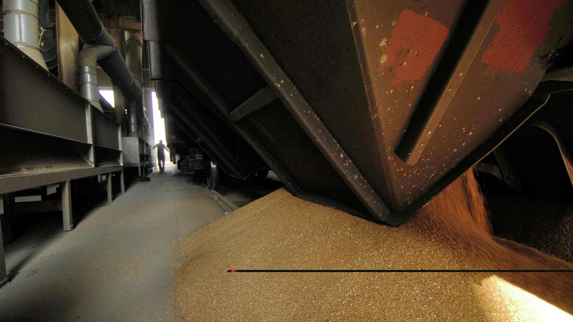 rusya azerbaycan uzerinden ermenistana ilk tahil sevkiyatini gerceklestirdi n3G1y3PB.jpg