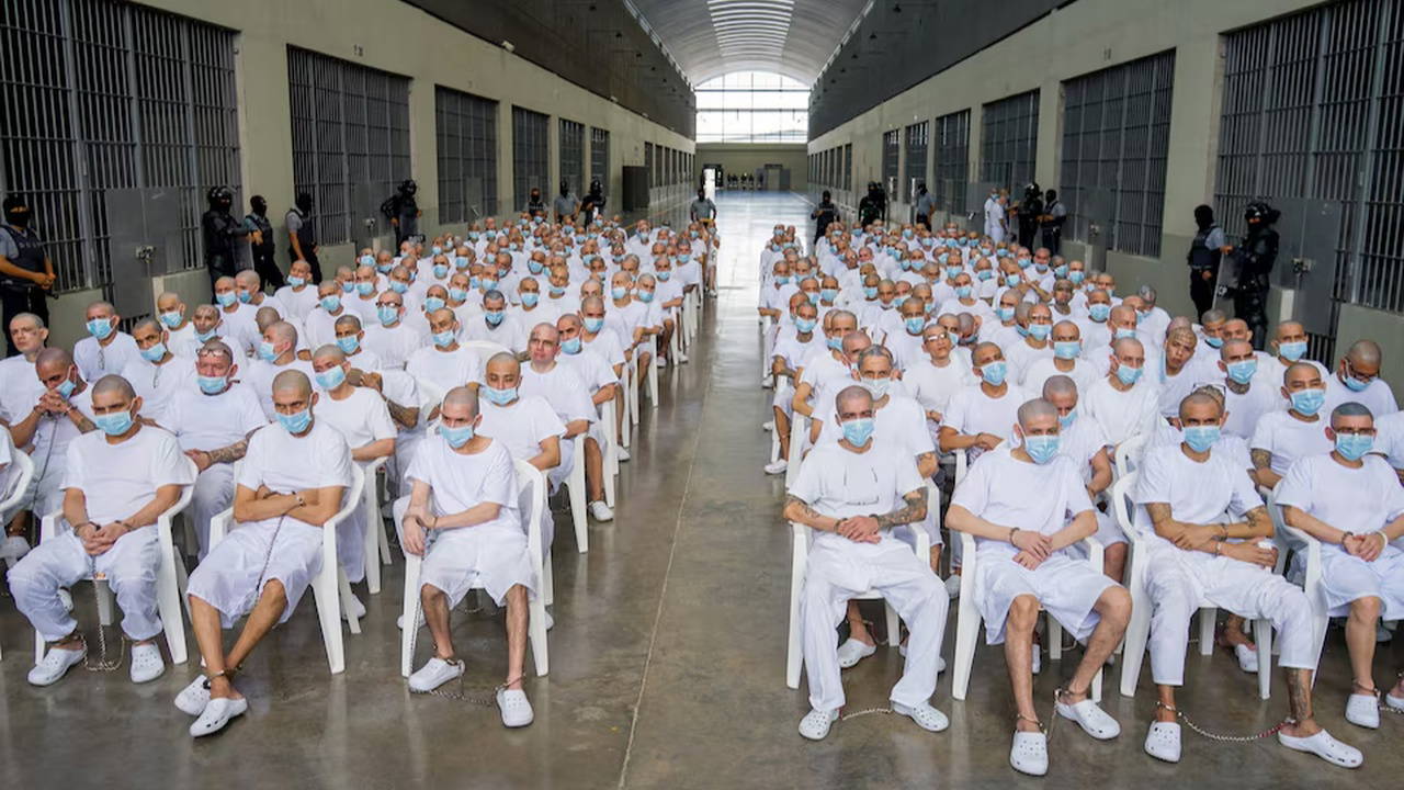 El Salvador’da Çetelerle Mücadelede Dönüm Noktası: 486 Üye Aynı Anda Yargı Önüne Çıkıyor