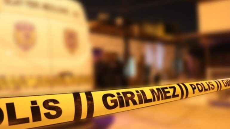 Ahır Çöktü: Enkaz Altında Kalan Kadın Ağır Yaralandı