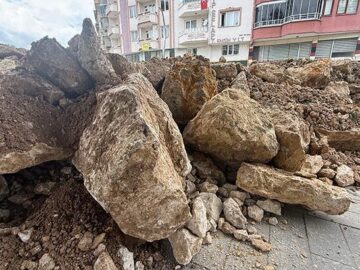 Acil Durum: Tokat’ta Sel Tehdidi! 15 Bin Kişi Tahliye Edildi ve Dev Kayalarla Set Oluşturuldu