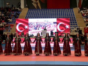 19 Mayıs Coşkusu: Van, Muş, Hakkari ve Bitlis’te Törenler Düzenlendi